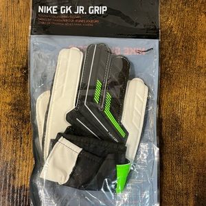 KID'S GRIP GOALKEEPER GLOVE - WHITE/BLACK/GREEN